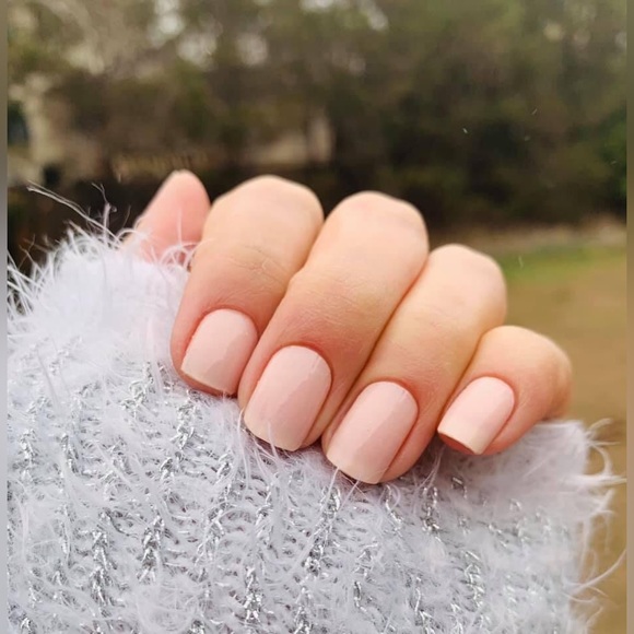 Color Street 𝐇𝐀𝐕𝐀𝐍𝐀 𝐇𝐎𝐍𝐄𝐘 (retired) - Picture 1 of 3